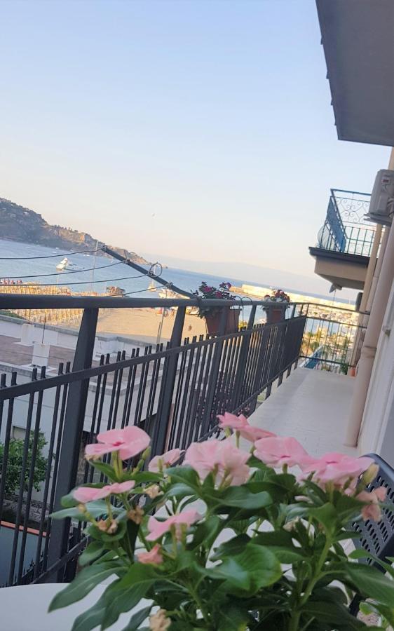 גיארדיני נאקסוס B&B La Costa Di Naxos מראה חיצוני תמונה